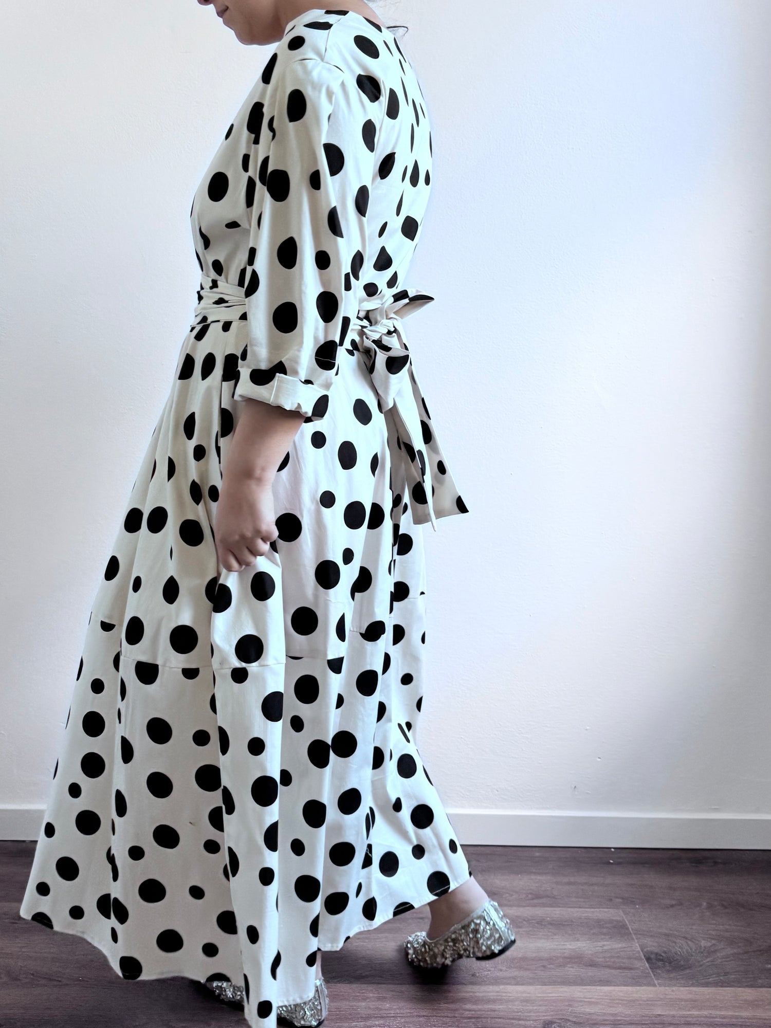 Abito Dina, POIS